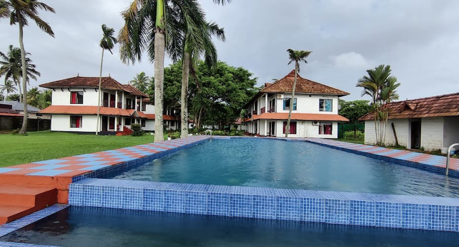 https://imgcld.yatra.com/ytimages/image/upload/t_hotel_yatra_details_desktop/v5990289052/Hotel/Kumarakom/00199752/WhatsApp_Image_2022_11_17_at_12_08_55_PM_JvXJV2.jpeg