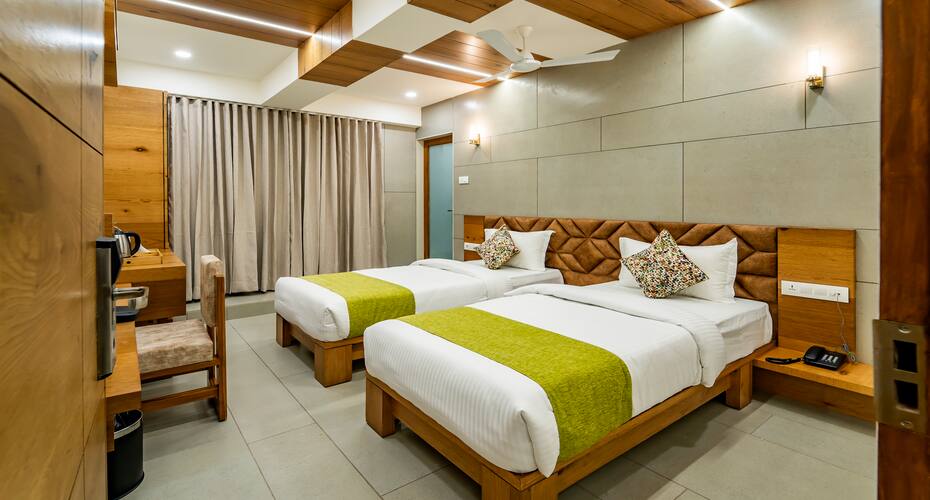 Hotel Pleasant Lake, Ahmedabad 5