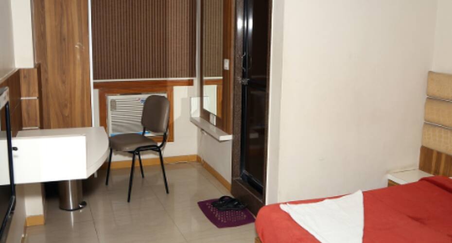 Hotel Mid Town, Ahmedabad 5