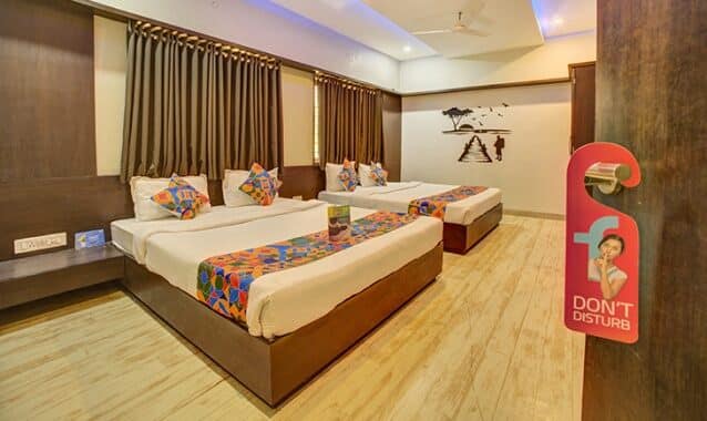 https://imgcld.yatra.com/ytimages/image/upload/t_hotel_yatra_details_desktop/v6731794075/Hotel/00188222/other_photos_fabhotel_bee_town_indore_Hotels_20190731012934_Rwmf1i.jpg