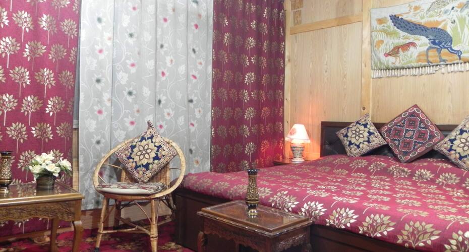 Shabrose Houseboats, Srinagar 2