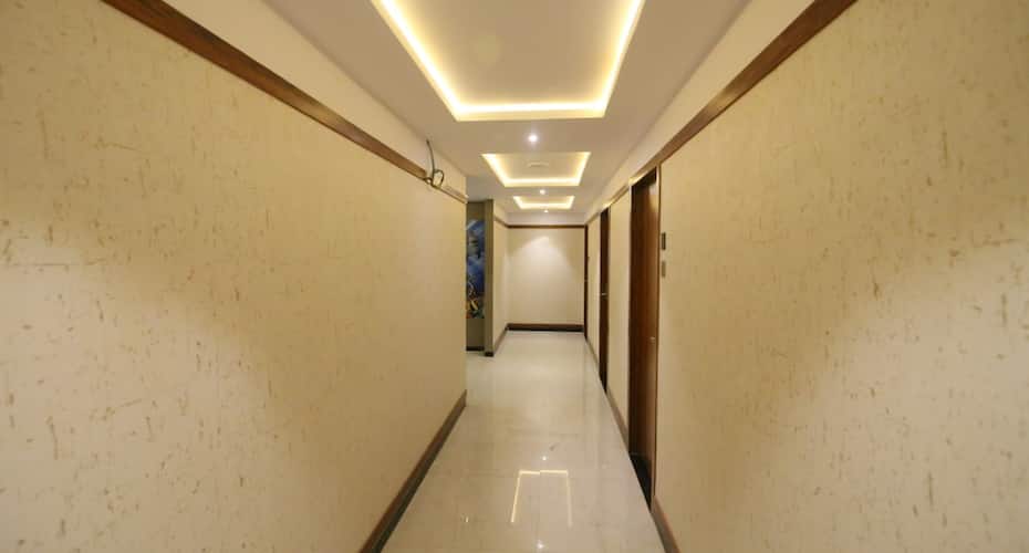 Hotel Blak & wite, Visakhapatnam 4