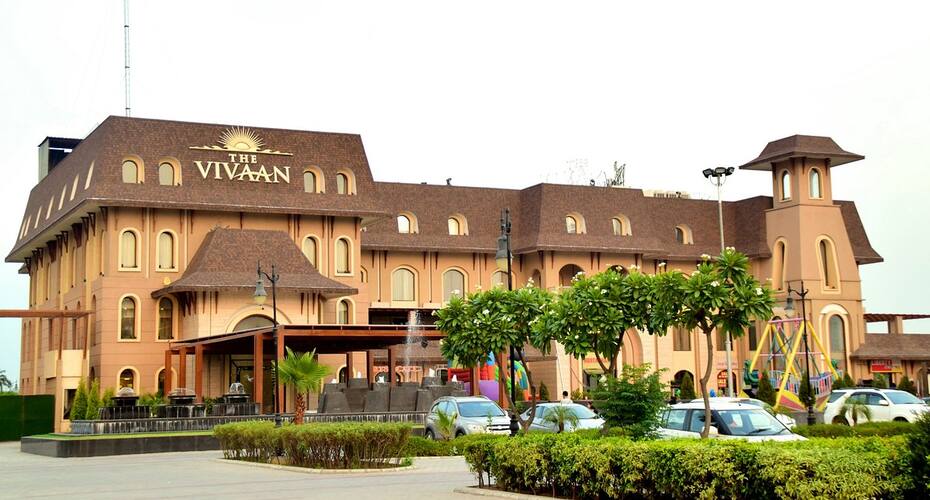 https://imgcld.yatra.com/ytimages/image/upload/t_hotel_yatra_details_desktop/v7157147845/Hotel/Karnal/00186471/the_vivaan_hotels_resorts_1M2fRR.jpg