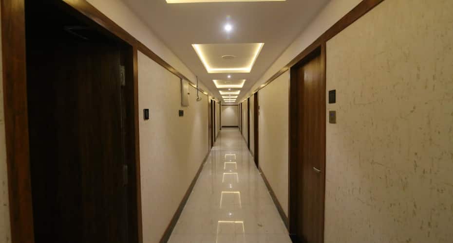 Hotel Blak & wite, Visakhapatnam 5
