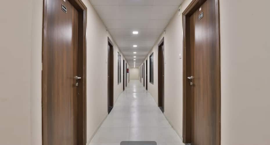 GreenOtel Rooms,Hazira Surat, Surat 4
