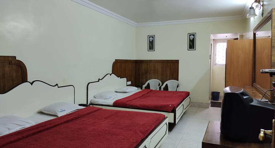 Hotel Alakapuri, Ooty 3