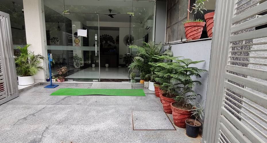 Grand Oyster Homestay, Gurgaon 4