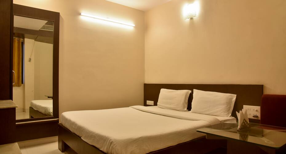 Hotel Rajhans, Bhopal 3