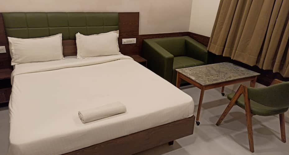 GreenOtel Rooms,Hazira Surat, Surat 1