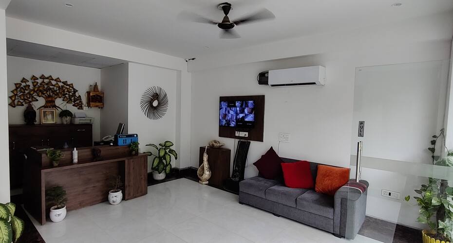 Grand Oyster Homestay, Gurgaon 2