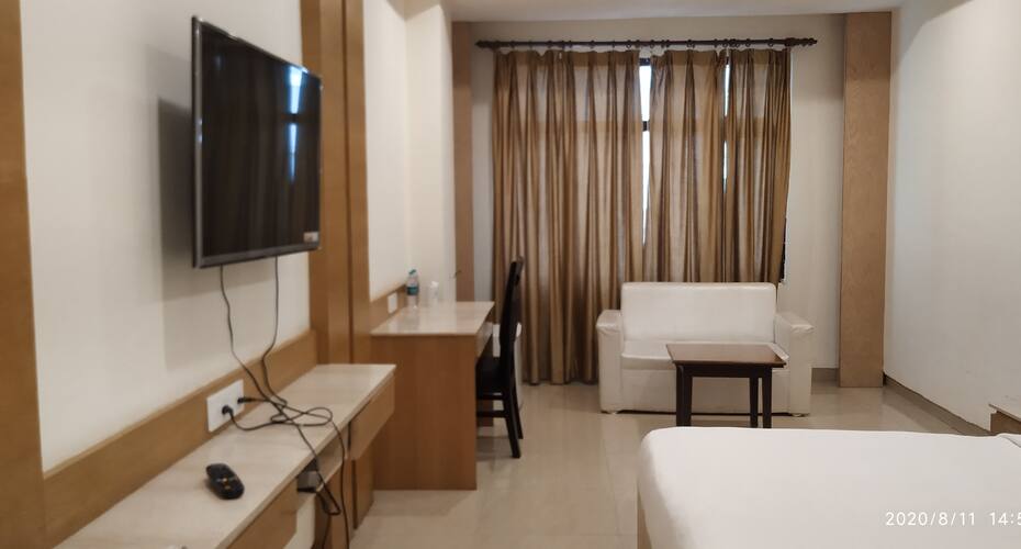 Hotel Golden Orchid, Lucknow 4