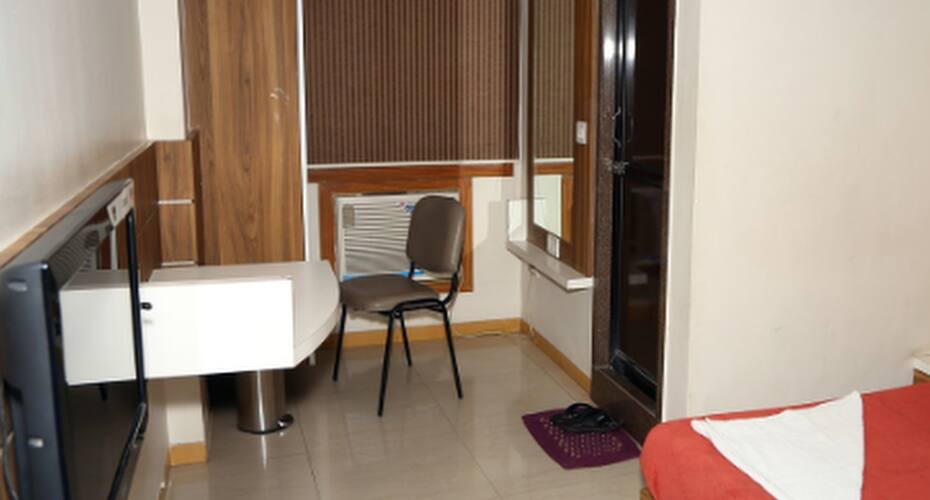 Hotel Mid Town, Ahmedabad 4