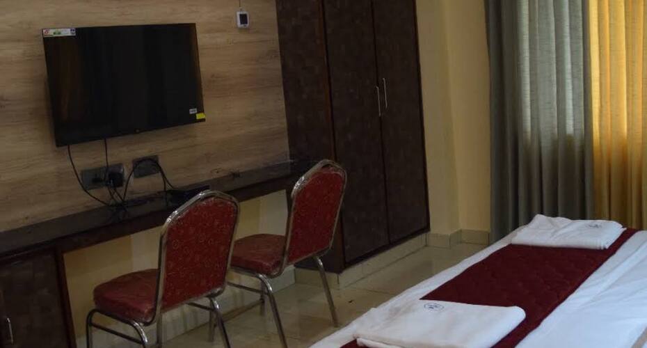Hotel Surya Grand Service Apartments, Vijayawada 5
