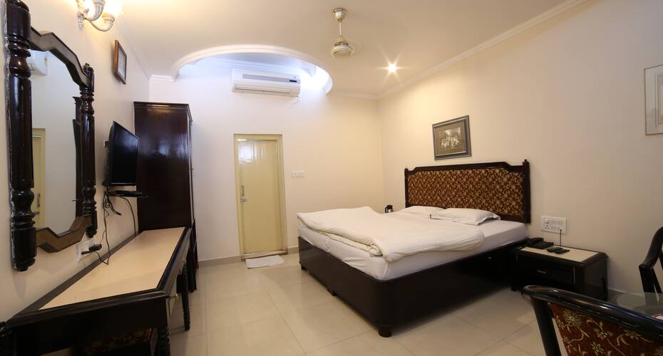 Hotel Samrat International, Mount Abu 4