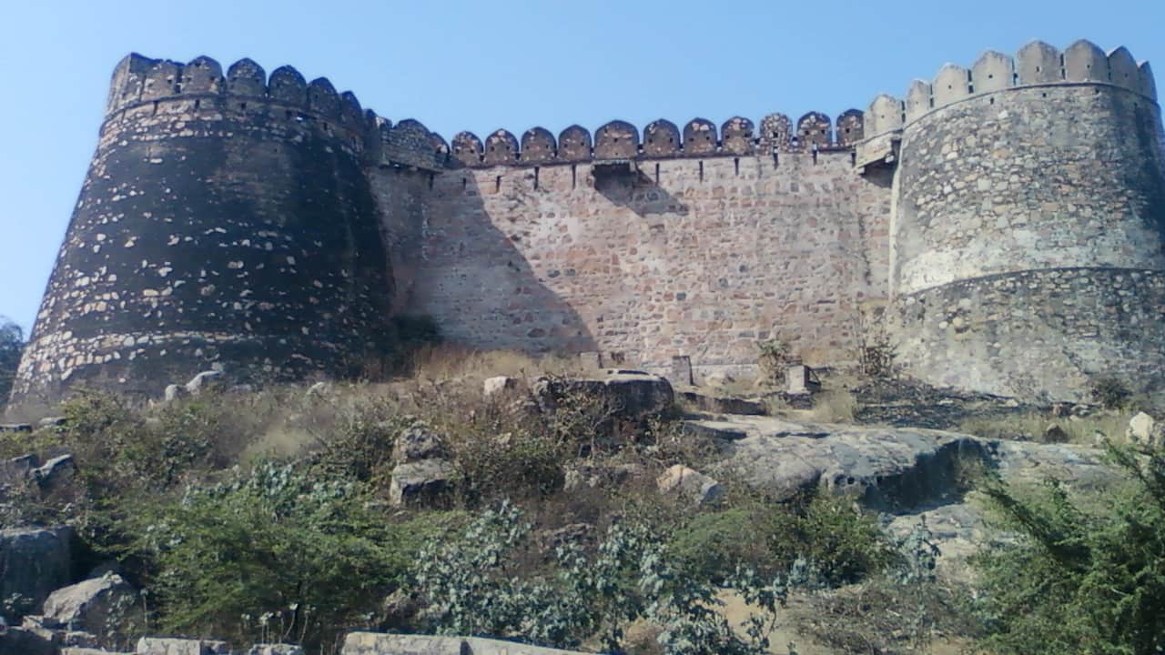 File:Jhansi fort wall.jpg - Wikimedia Commons