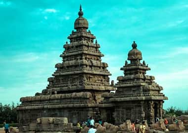 Divine Tour Of Tanjore Ex - Madurai ( Premium)