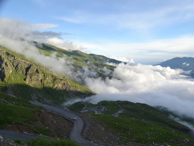 Book Apple Bud Hotel Manali Volvo Package Tour Packages Manali Sightseeing Yatra Com