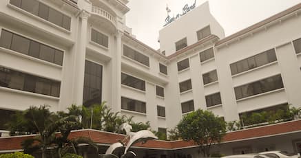 Book Sun N Sand Hotels In Mumbai Night Se ofrece internet de pago a los huéspedes y las habitaciones de sun n sand hotel mumbai incluyen televisor de pantalla plana y aire acondicionado. travelguru