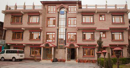 Budget Hotels Near Kashmir Art Market In Srinagar Price Starts 285 Hotel Park Plaza