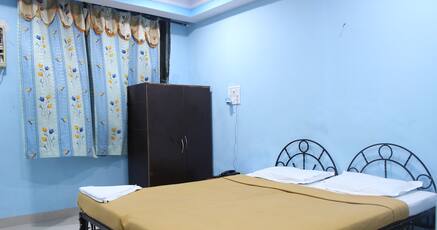 Homestays Near Dadar West Railway Station Mumbai Room Night Being comprised of oyo rooms hotel chain 3 stars hotel oyo 8486 near railway station is situated on plot no. near dadar west railway station