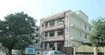 Hotels Near Hotel Fortune Inn Grazia 4 Noida With Catering - 