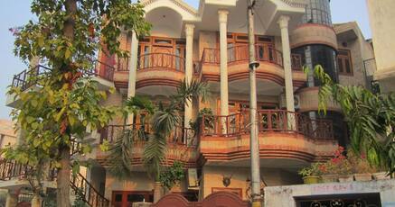 2 Hourly Hotels In Agra Night Travelguru They visit taj mahal in the but i believe your agra visit is not complete without going around the city for which you should consider a third day in your itinerary. travelguru