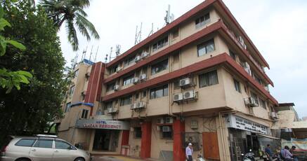 Hotels Near Gtb Station Mumbai With Travel Counter - 