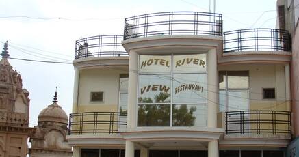 Hotels With Room Service In Civil Lines Jabalpur Night Besides visiting the tourist attractions, you can enjoy cable car rides and boat rides at bhedaghat. travelguru