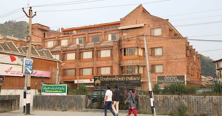 Hotels Near Sangermall Ping Mall Srinagar With Parking Hotel Shahenshah Palace