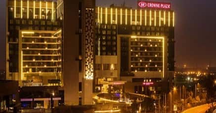 Hotels Near Hindustan Times Noida With Currency Exchange - 
