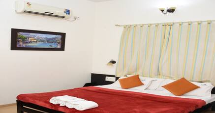 Hotels Near Ratnagiri Railway Station Ratnagiri With Parking Each room here will provide you with a tv, air conditioning and cable channels. travelguru