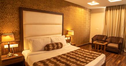 Hotels Near Dehradun Railway Station Dehradun With Wifi Hotel abhinandan grand is highly rated among the budget hotels in dehradun and is centrally located with short drive distances to ongc, ima, wadia institute, fri, isbt, railway station and itbp. travelguru