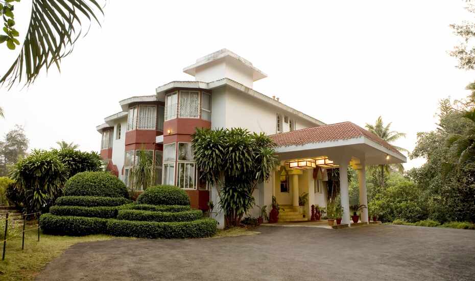 Varca Palms Beach Resort Goa Hotel Booking Reviews Room Photos Varca Palms Beach Resort