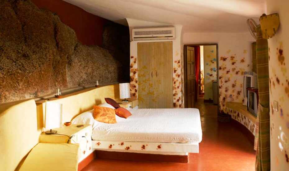 Curlies Guest House Goa Price Reviews Photos Address Book budget and luxury hotels near curlies beach shack. curlies guest house goa price reviews