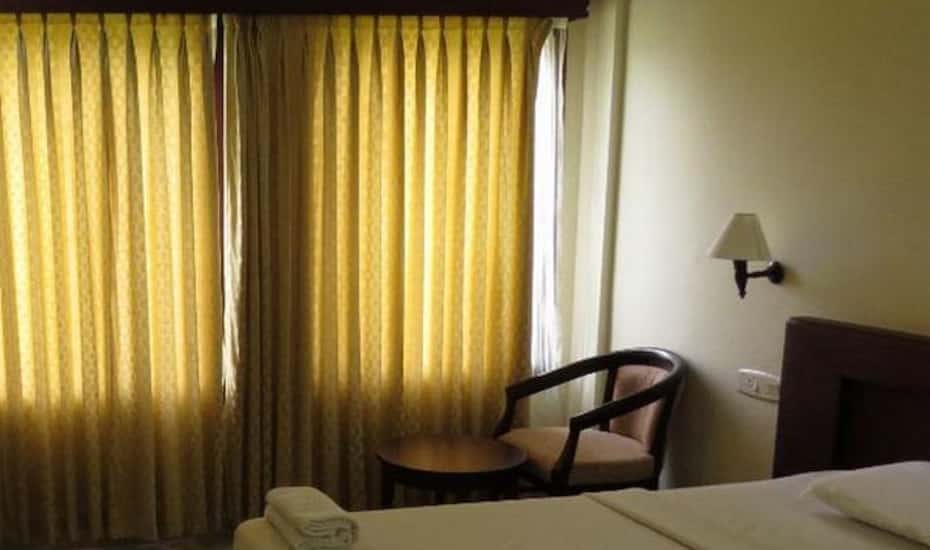 hotel lals residency adoor price