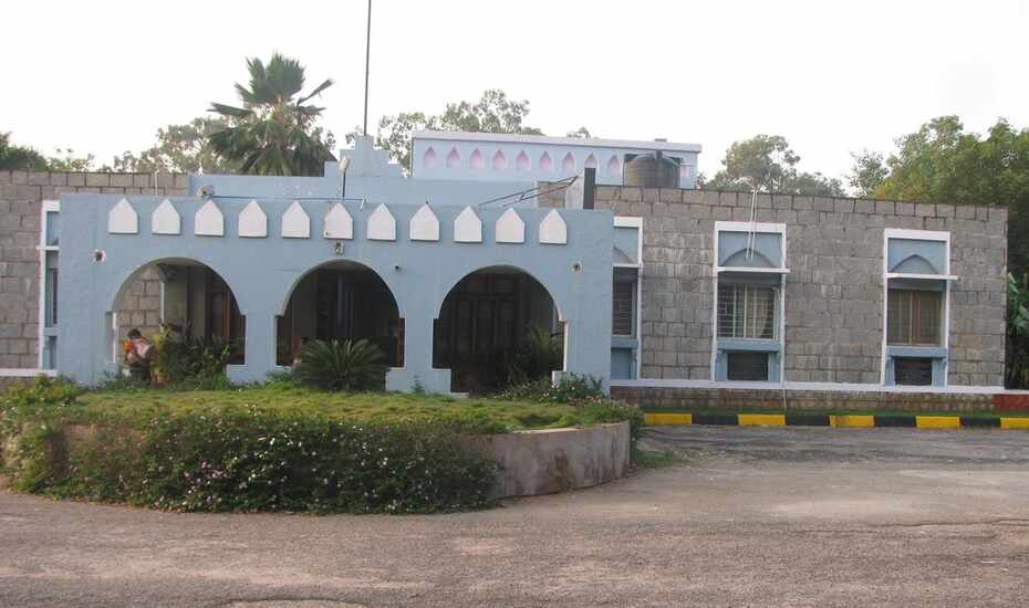 Lqn3z Erirw2cm Hotel mayura bhuvaneshwari kamalapur in hampi is the only hotel located within the world heritage site area. https www yatra com hotels hotels in hampi hotel mayura bhuvaneshwari kamalapur