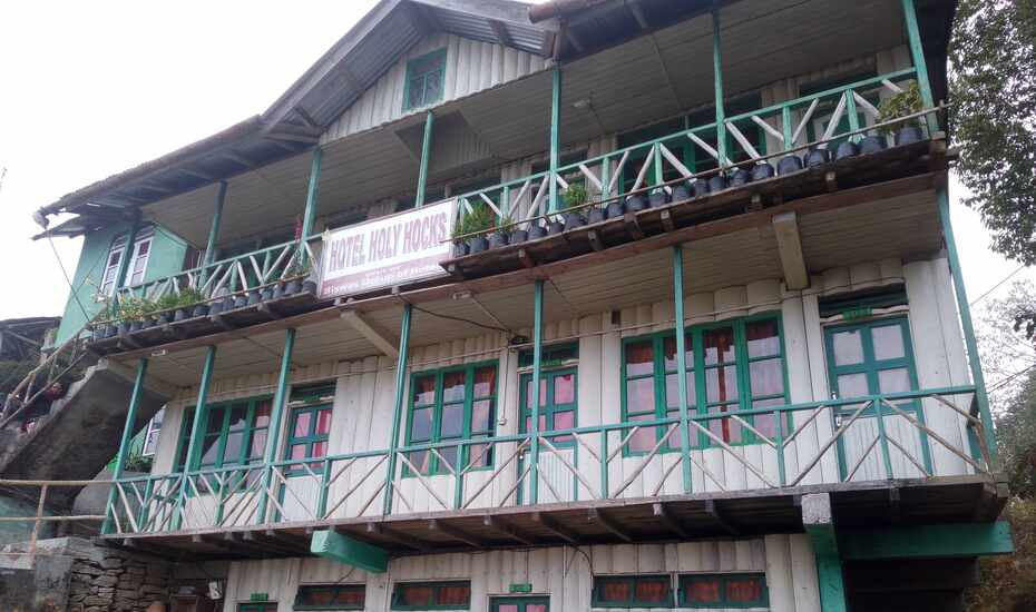 Holly Hocks Rishyap Flat 50 Off Book Hotel Reviews Room Holly Hocks