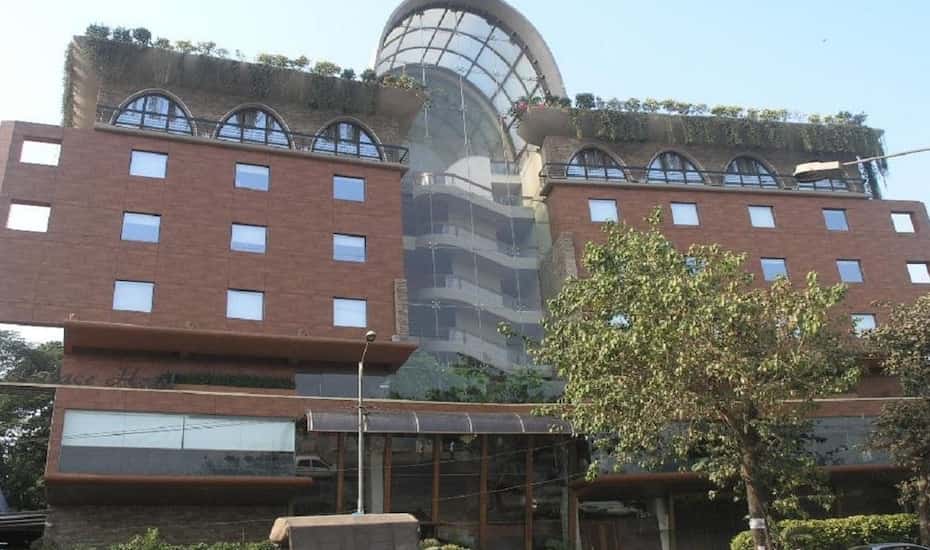 Sai Palace Hotel Mumbai Price Reviews Photos Address Yemek sai palace hotel restoranında kahvaltı, öğle yemeği ve akşam yemeği servisi yapılmaktadır. sai palace hotel mumbai price reviews