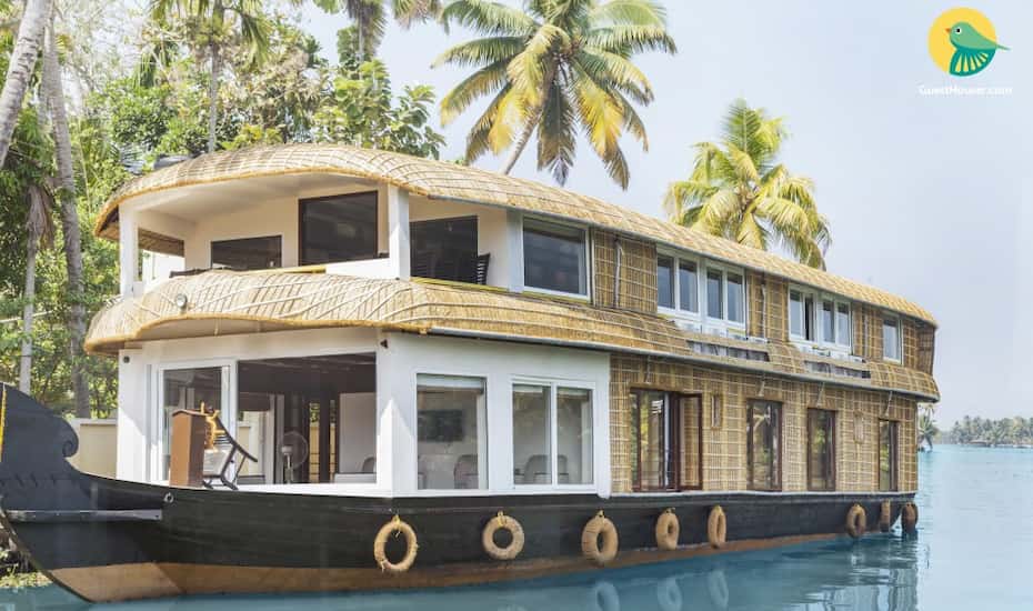 Majestic 4 Bedroom Houseboat For A Delightful Vacation