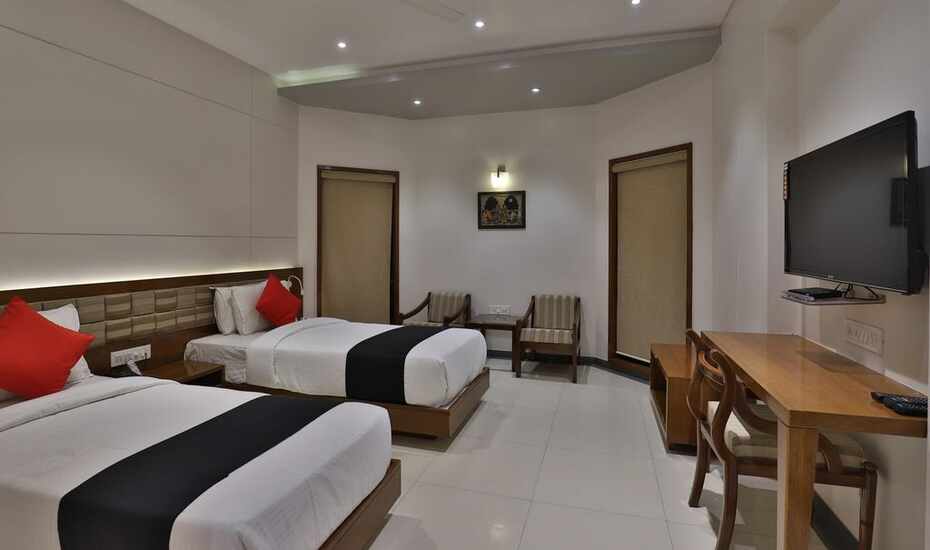 Hotel Shiv International Surendranagar Price Reviews Photos Address With a stay at hotel shiv international in bhachau, you'll be in the historical district, and 22.4 mi (36.1 km) from gandhi market and 22.7 mi (36.5 km) from shivaji park. hotel shiv international surendranagar