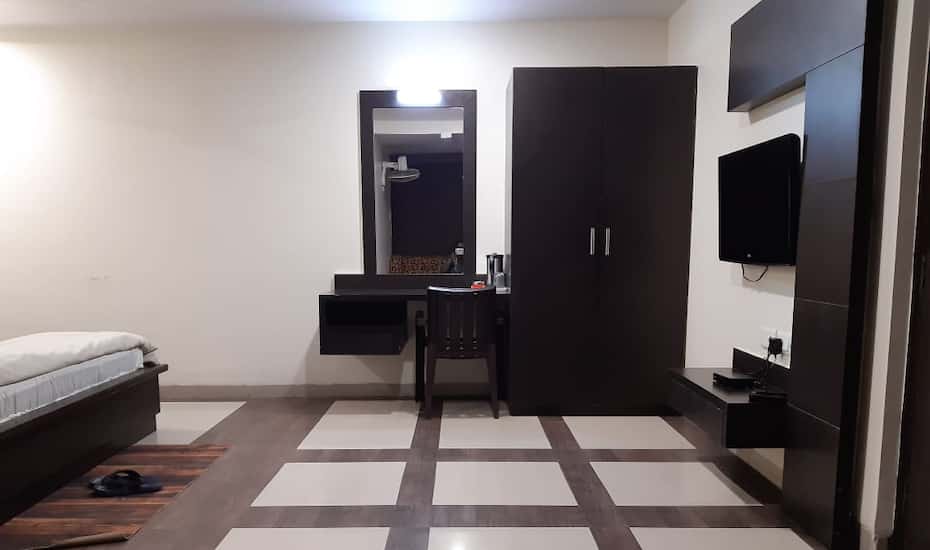 Hotel Gurudev Palace Banda Price Reviews Photos Address Uncover why show palace is the best company for you. hotel gurudev palace banda price
