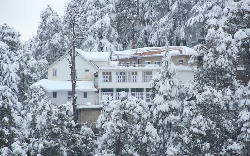 Jul_2016_Weekend_Dalhousie_mountaincottagecoveredsnowda