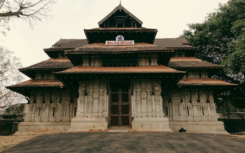 Vadakkumnathan_Temple_Thrissur_1537938961.jpg