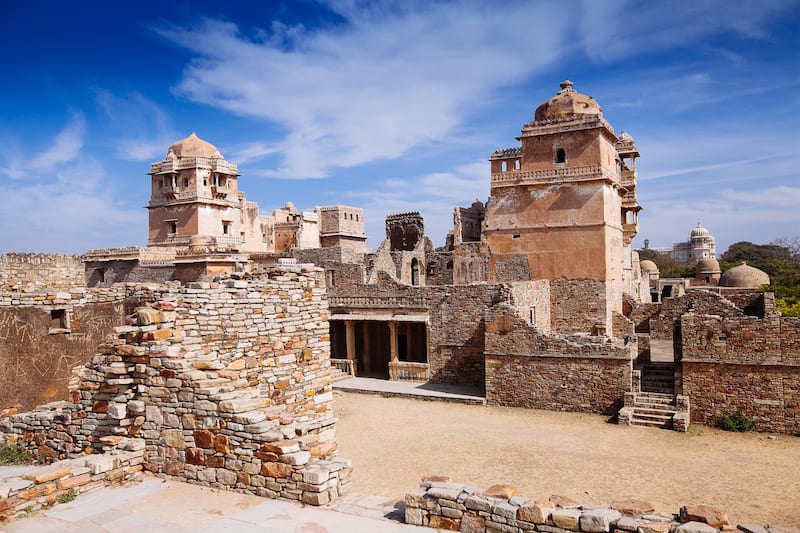 There Is More To Chittorgarh Than Rani Padmavati Padmavati, khilji'nin karşısına çıkmaz ve aynadan yansımasını görmesini sağlar. chittorgarh than rani padmavati