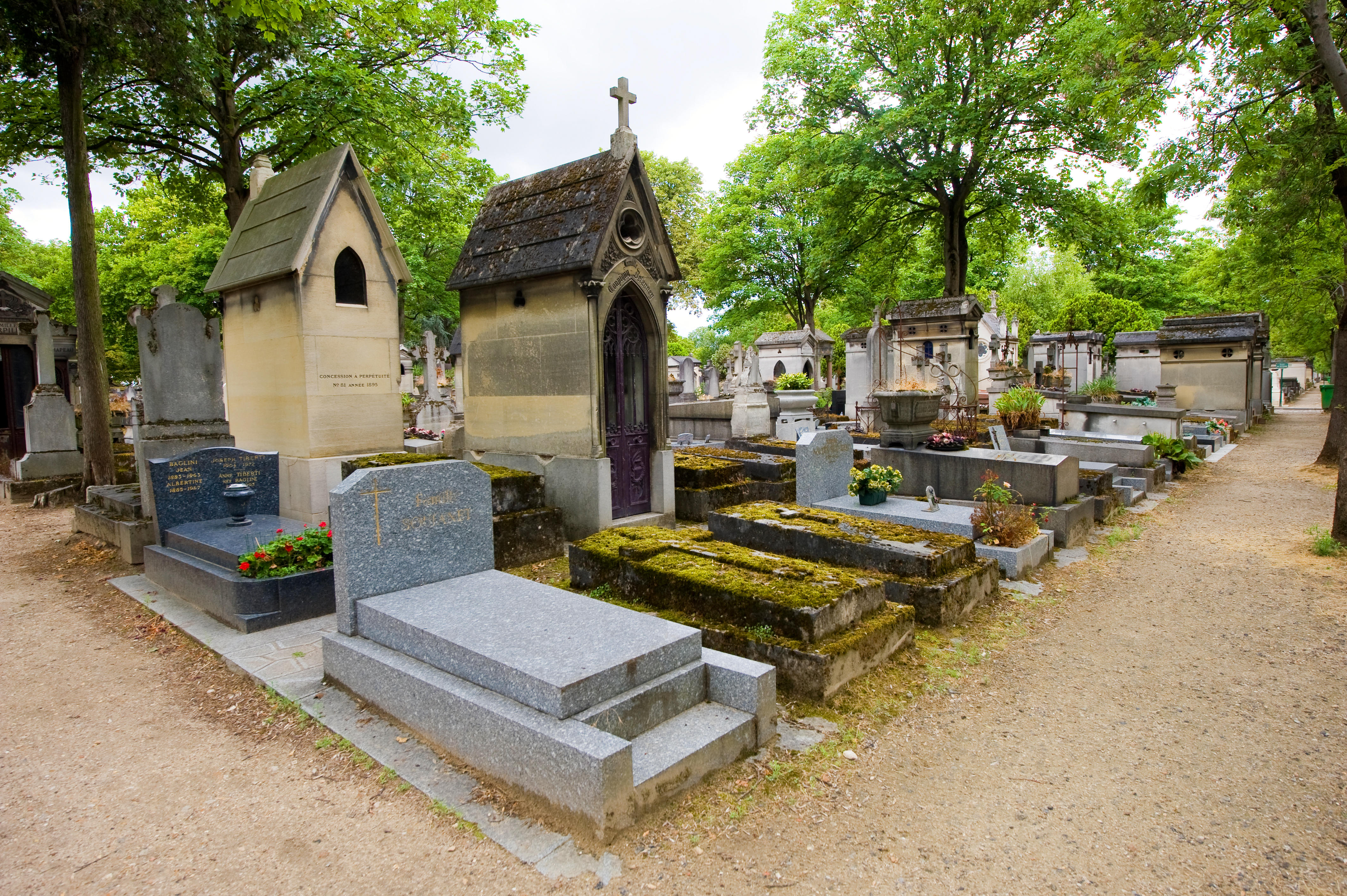 Pere Lachaise Cemetery - One of the Top Attractions in ...