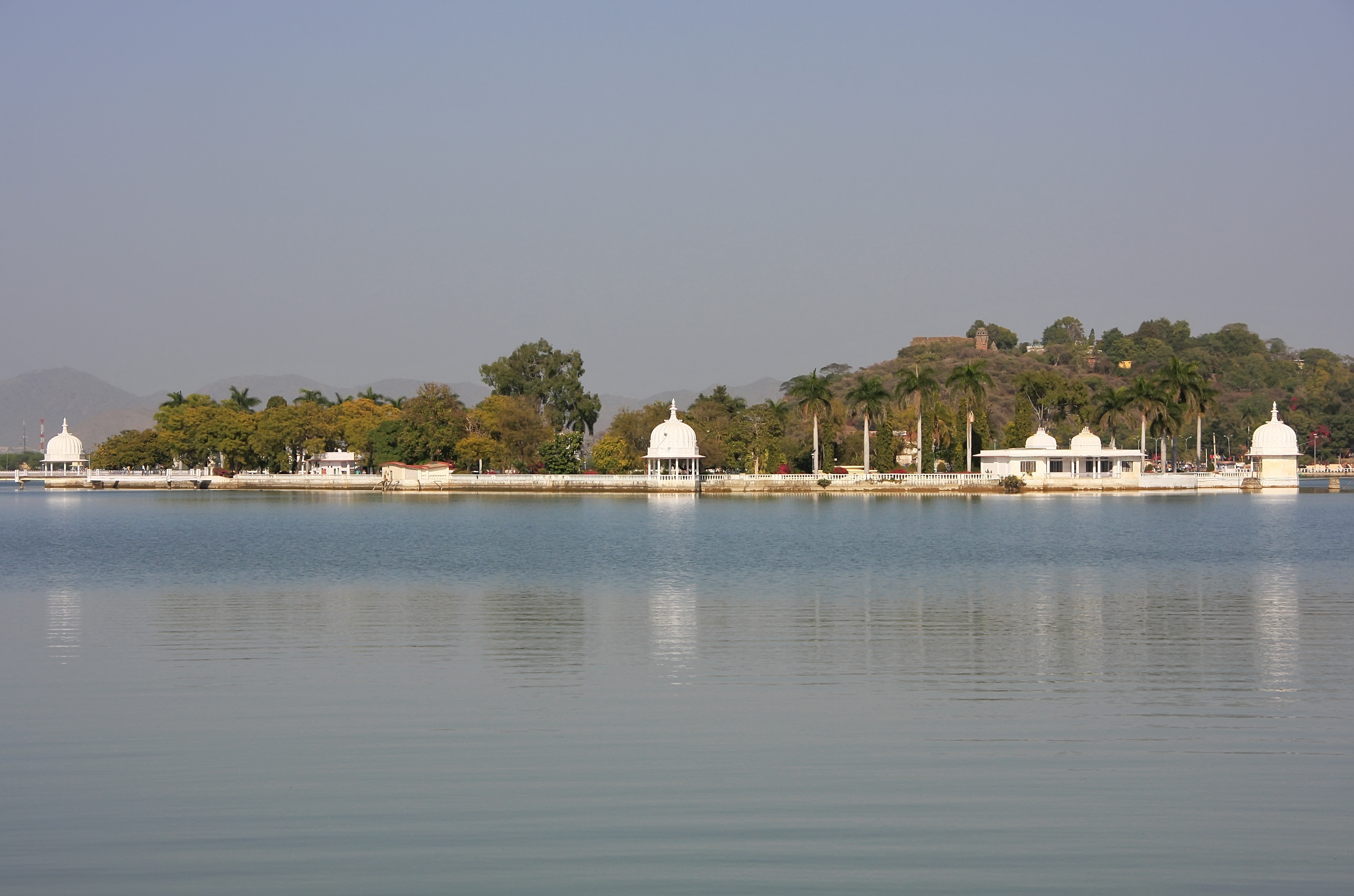 places to visit around fateh sagar udaipur