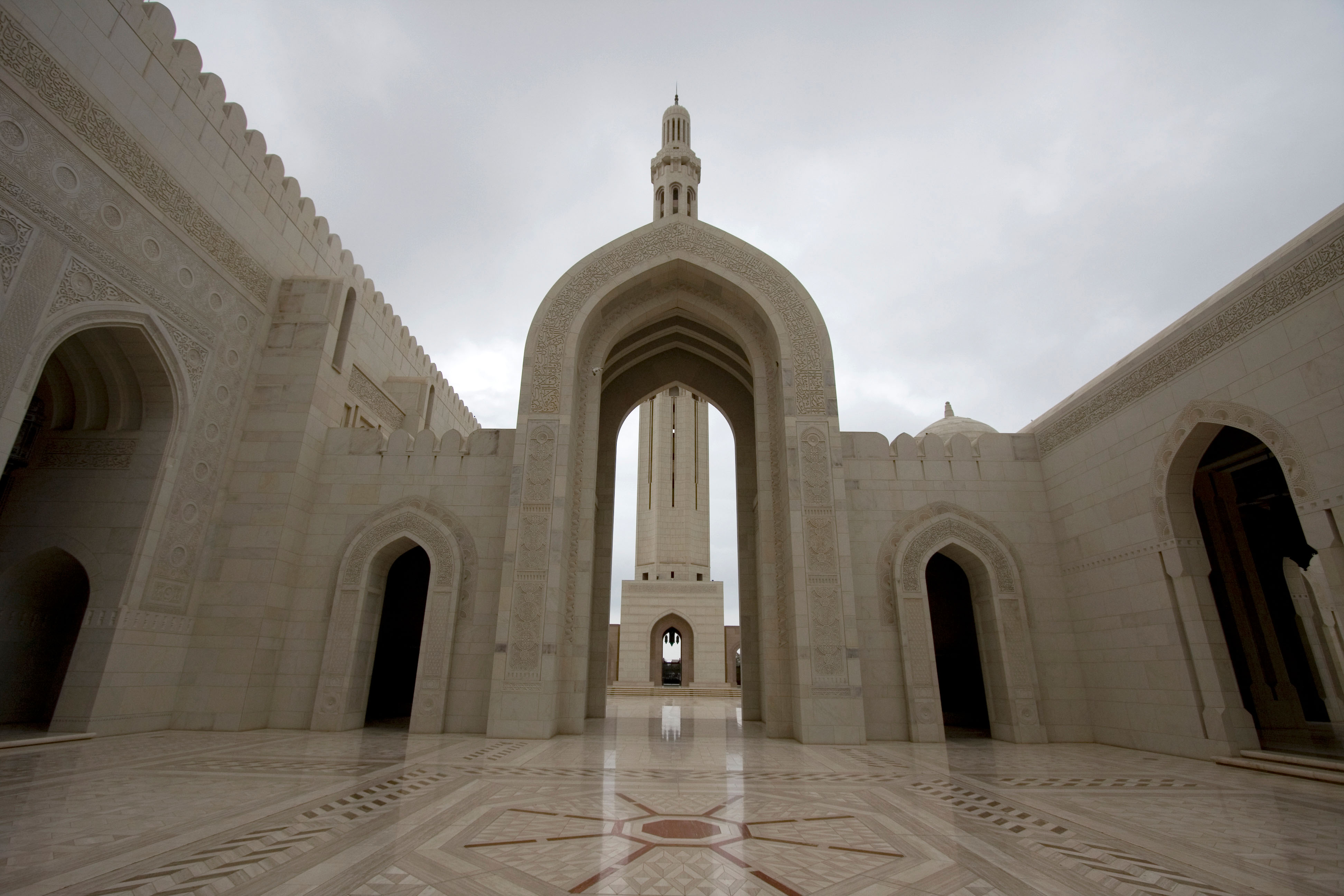 Sultan Qaboos Grand Mosque - One of the Top Attractions in Muscat, Oman ...