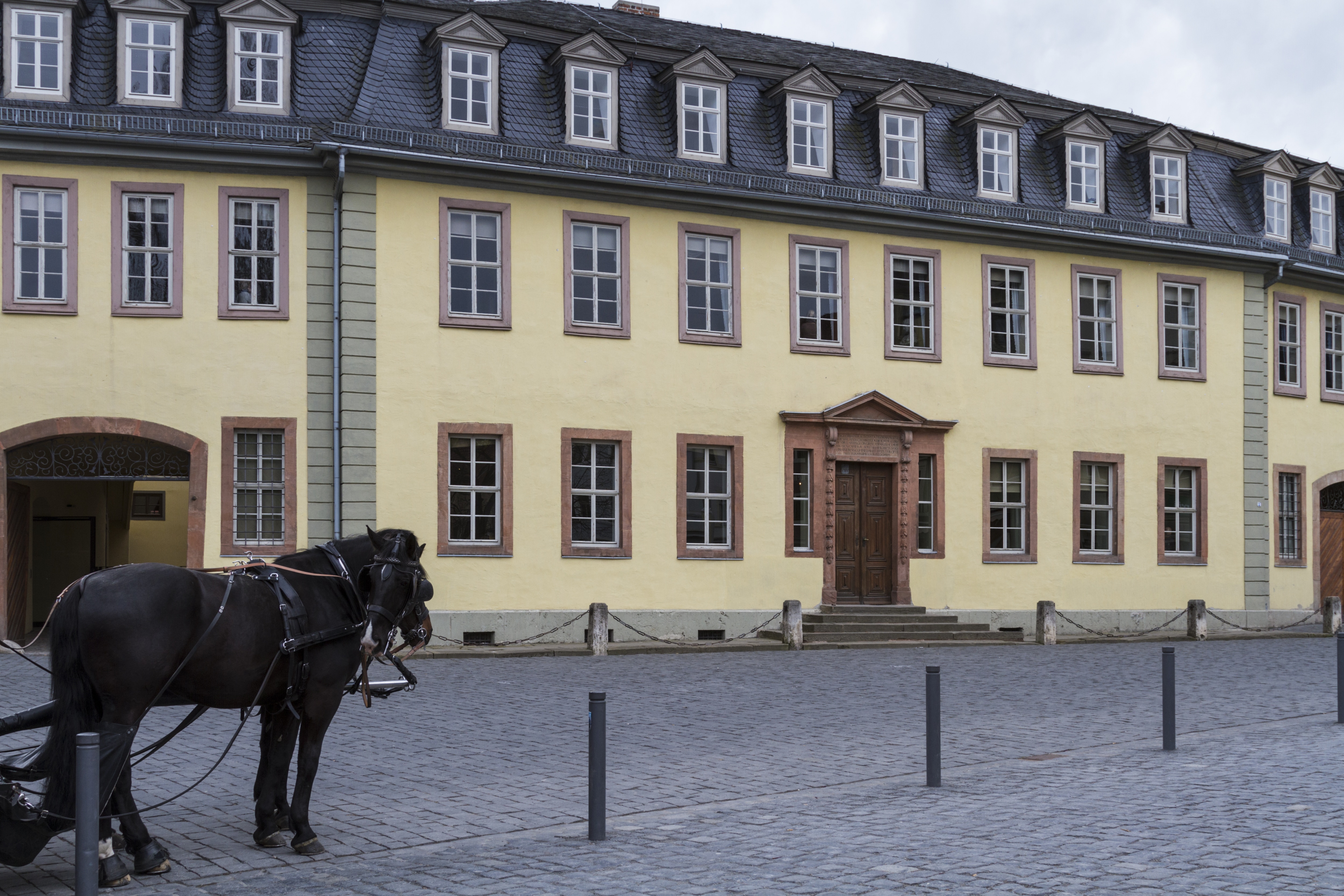 Гете 6. Гете район. Goethe House. Goethe haus.