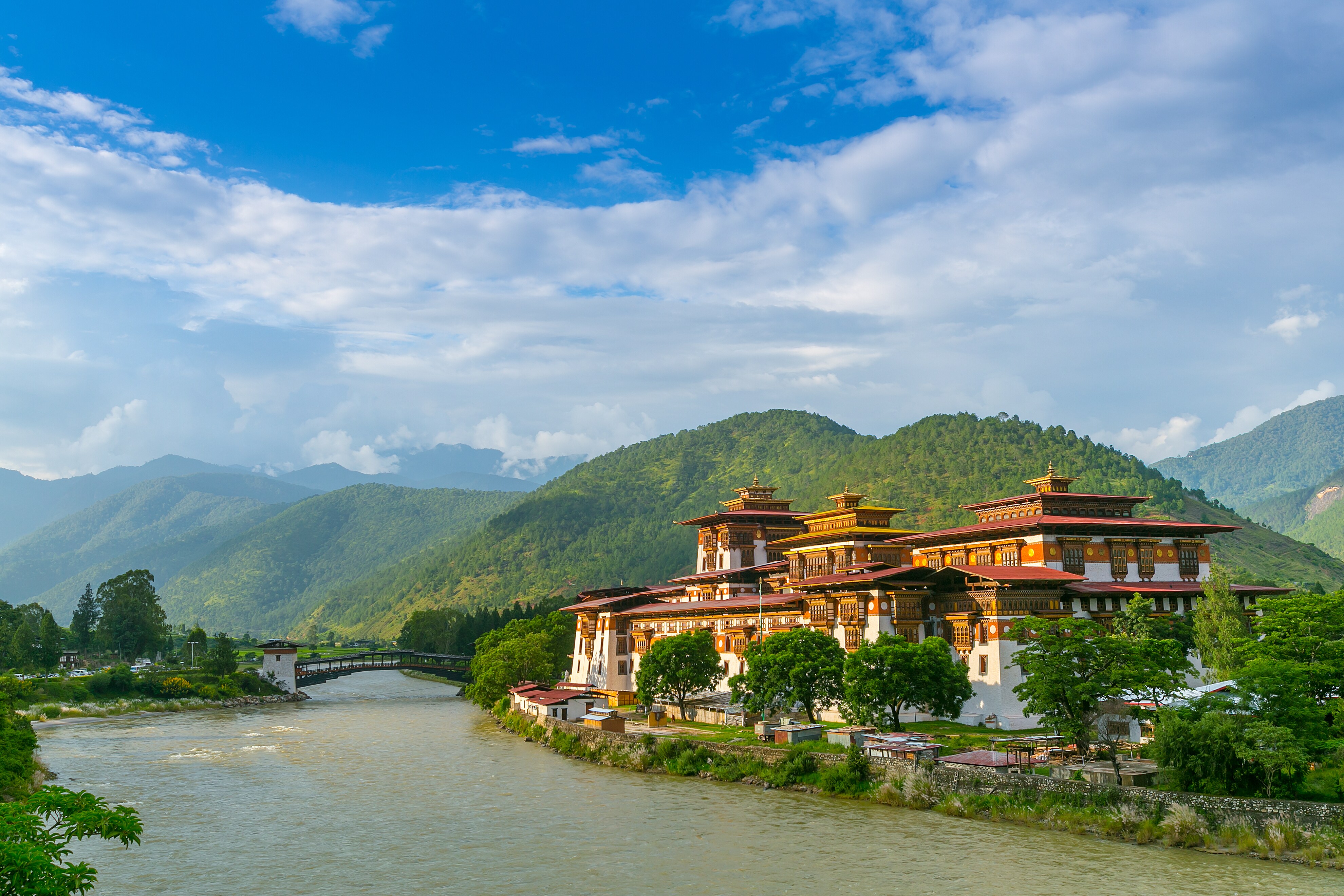 Бутан индия. Пунакха-дзонг бутан. Монастырь Пунакха-дзонг (бутан). Королевство бутан (Bhutan). Бутан Гималаи.